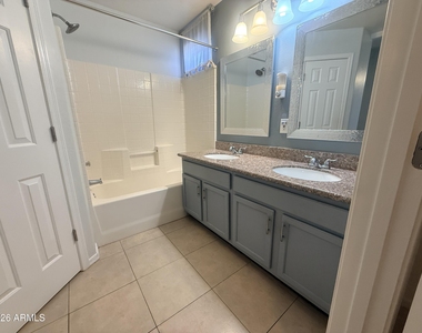 8520 W Palm Lane - Photo Thumbnail 18