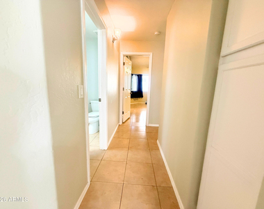 8520 W Palm Lane - Photo Thumbnail 10
