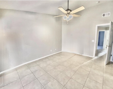 8520 W Palm Lane - Photo Thumbnail 5