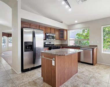 15857 W Moreland Street - Photo Thumbnail 8