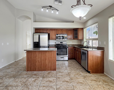 15857 W Moreland Street - Photo Thumbnail 9