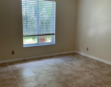 2506 Se Anchorage Cove - Photo Thumbnail 6