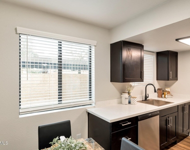 1827 E Lemon Street - Photo Thumbnail 8
