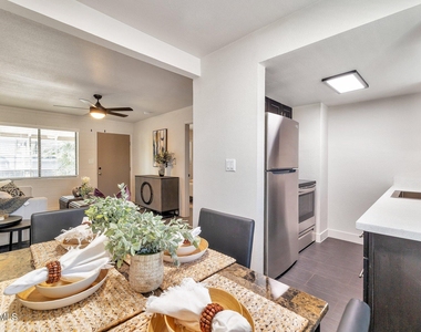 1827 E Lemon Street - Photo Thumbnail 10
