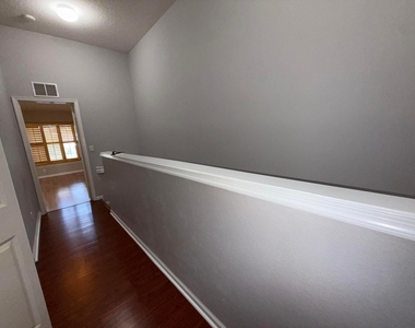 1083 Woodfield Road - Photo Thumbnail 15