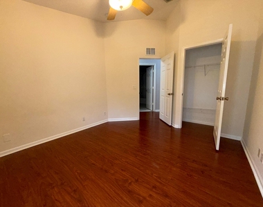 1083 Woodfield Road - Photo Thumbnail 11