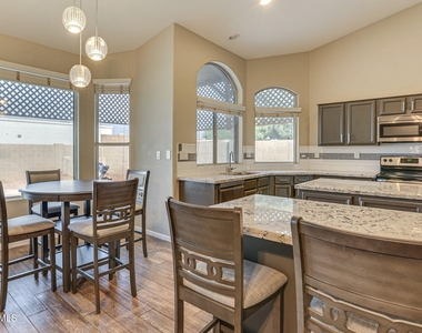 3946 N 112th Avenue - Photo Thumbnail 3