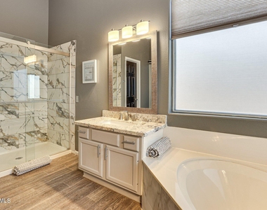 3946 N 112th Avenue - Photo Thumbnail 11