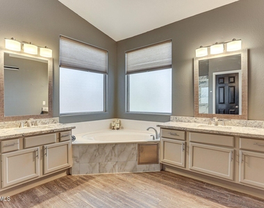 3946 N 112th Avenue - Photo Thumbnail 12