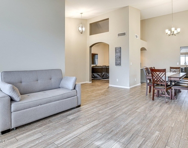 3946 N 112th Avenue - Photo Thumbnail 5