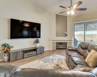 3946 N 112th Avenue - Photo Thumbnail 9