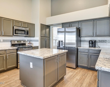 3946 N 112th Avenue - Photo Thumbnail 7