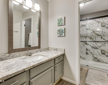 3946 N 112th Avenue - Photo Thumbnail 14
