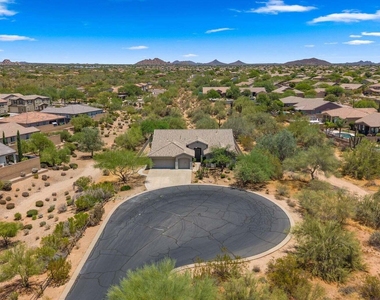 5036 E Cory Circle - Photo Thumbnail 4