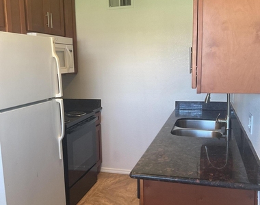 7001 E Wilshire Drive - Photo Thumbnail 4