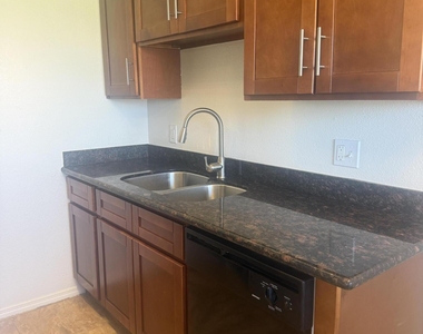 7001 E Wilshire Drive - Photo Thumbnail 5