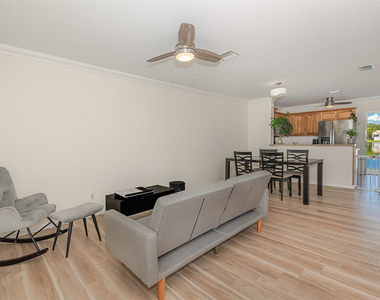 2849 S Belmont Lane S - Photo Thumbnail 4