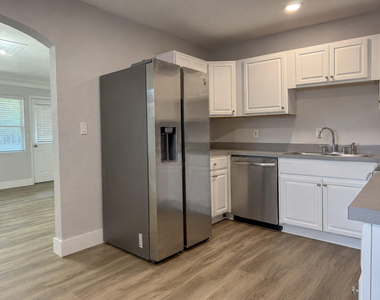 6720 Sw 17th Street Sw - Photo Thumbnail 1