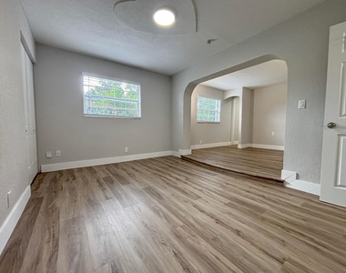 6720 Sw 17th Street Sw - Photo Thumbnail 5