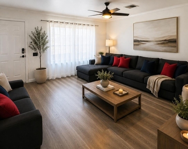 4038 N 81st Street - Photo Thumbnail 3