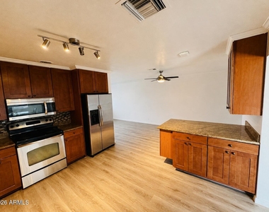 4038 N 81st Street - Photo Thumbnail 7