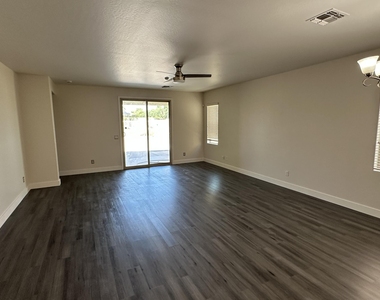 23614 W Chickasaw Street - Photo Thumbnail 6