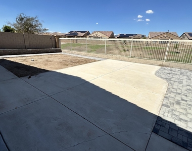 23614 W Chickasaw Street - Photo Thumbnail 13