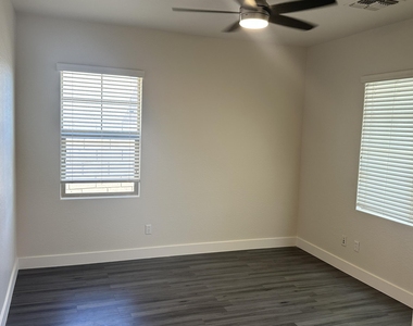23614 W Chickasaw Street - Photo Thumbnail 5