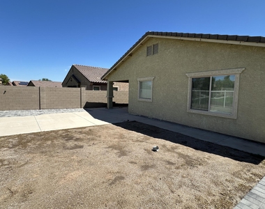 23614 W Chickasaw Street - Photo Thumbnail 14