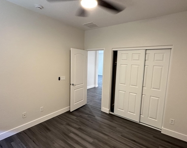 23614 W Chickasaw Street - Photo Thumbnail 9