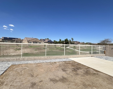 23614 W Chickasaw Street - Photo Thumbnail 15