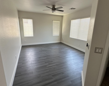 23614 W Chickasaw Street - Photo Thumbnail 11