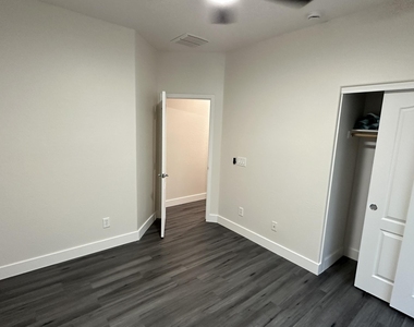 23614 W Chickasaw Street - Photo Thumbnail 10