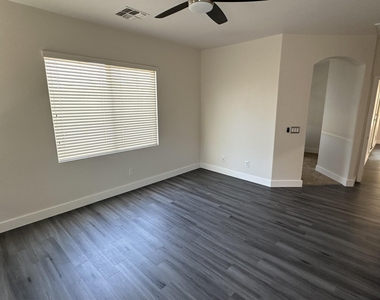 23614 W Chickasaw Street - Photo Thumbnail 12