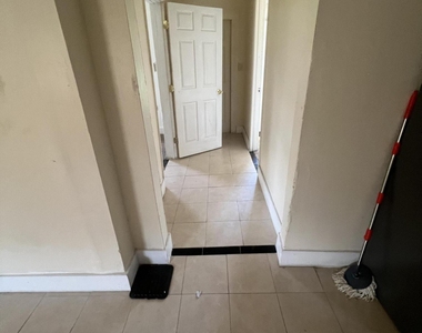 421 N 10th Street - Photo Thumbnail 4