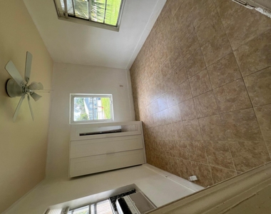 421 N 10th Street - Photo Thumbnail 5