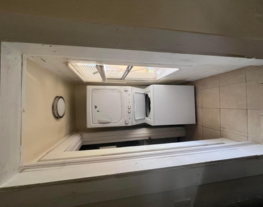 421 N 10th Street - Photo Thumbnail 9