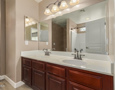 11719 W Dos Rios Drive - Photo Thumbnail 8