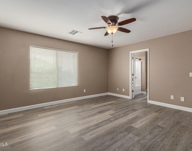 11719 W Dos Rios Drive - Photo Thumbnail 9