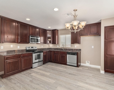 11719 W Dos Rios Drive - Photo Thumbnail 3