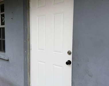 4796 E 10th Avenue - Photo Thumbnail 1