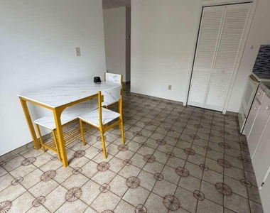 4796 E 10th Avenue - Photo Thumbnail 9