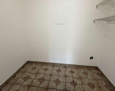 4796 E 10th Avenue - Photo Thumbnail 10