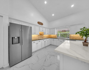 2065 Nw 127th Terrace - Photo Thumbnail 6