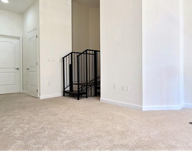 801 S Olive Avenue - Photo Thumbnail 11