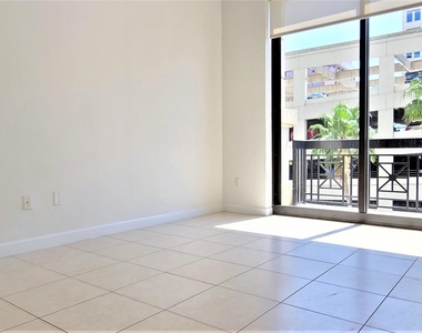 801 S Olive Avenue - Photo Thumbnail 7
