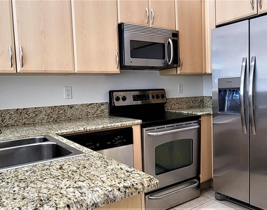801 S Olive Avenue - Photo Thumbnail 6