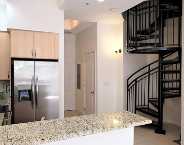 801 S Olive Avenue - Photo Thumbnail 5