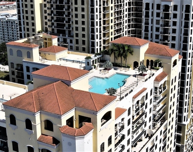 801 S Olive Avenue - Photo Thumbnail 17