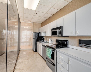 5440 N Ocean Drive - Photo Thumbnail 7
